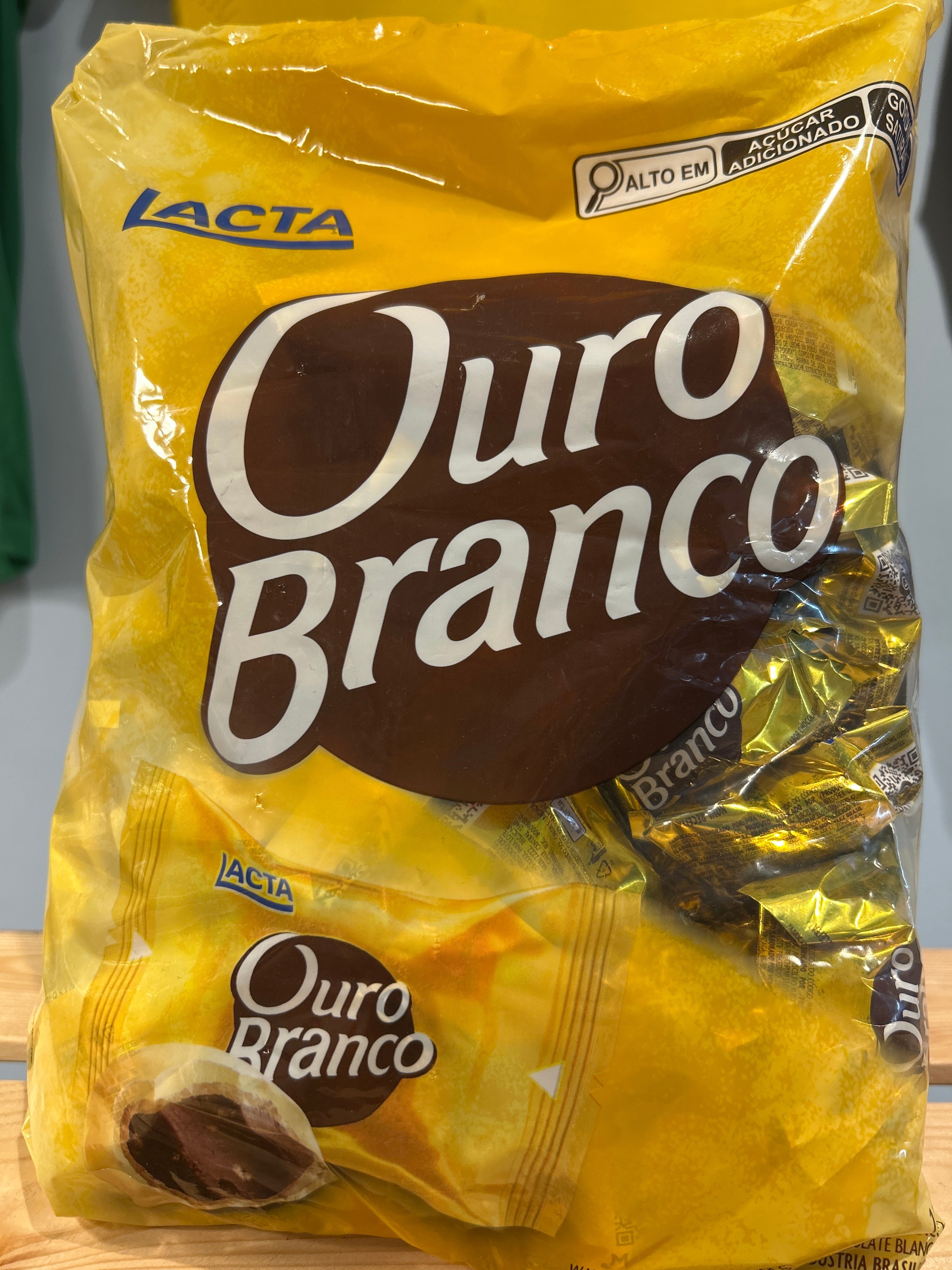 Bonbon gaufrettes enrobé au chocolat avec crème de noisettes (Bombom Ouro Branco) - LACTA - 1kg