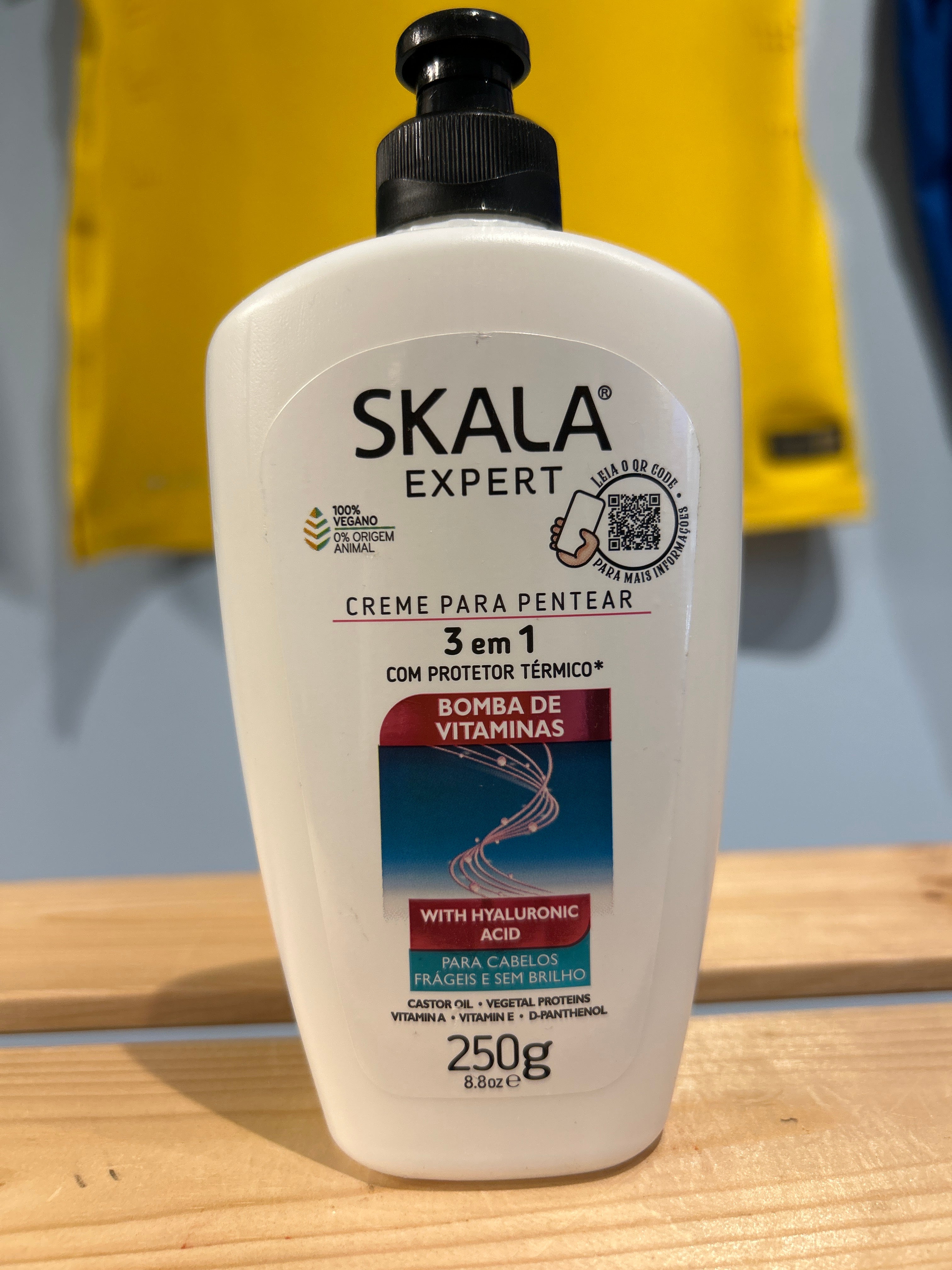 Styling Cream Vitamin Bomb with Hyaluronic Acid (Crème de Coiffage Bomba de Vitamines à l'Acide Hyaluronique - SKALA - 250g)