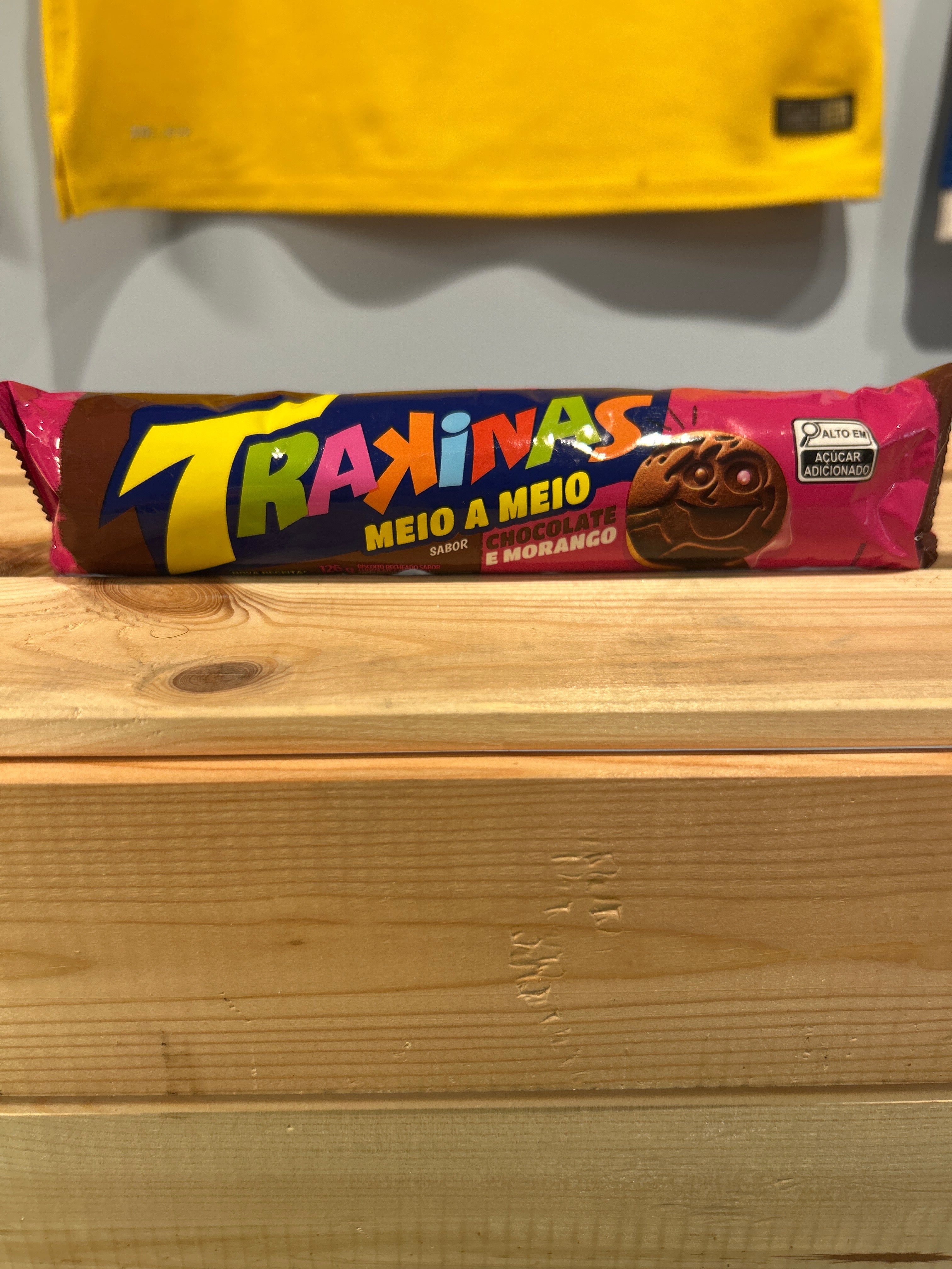 Trakinas Chocolate and Strawberry Biscuits (Chocolate/Strawberry Filled Biscuits) - NABISCO - 126g