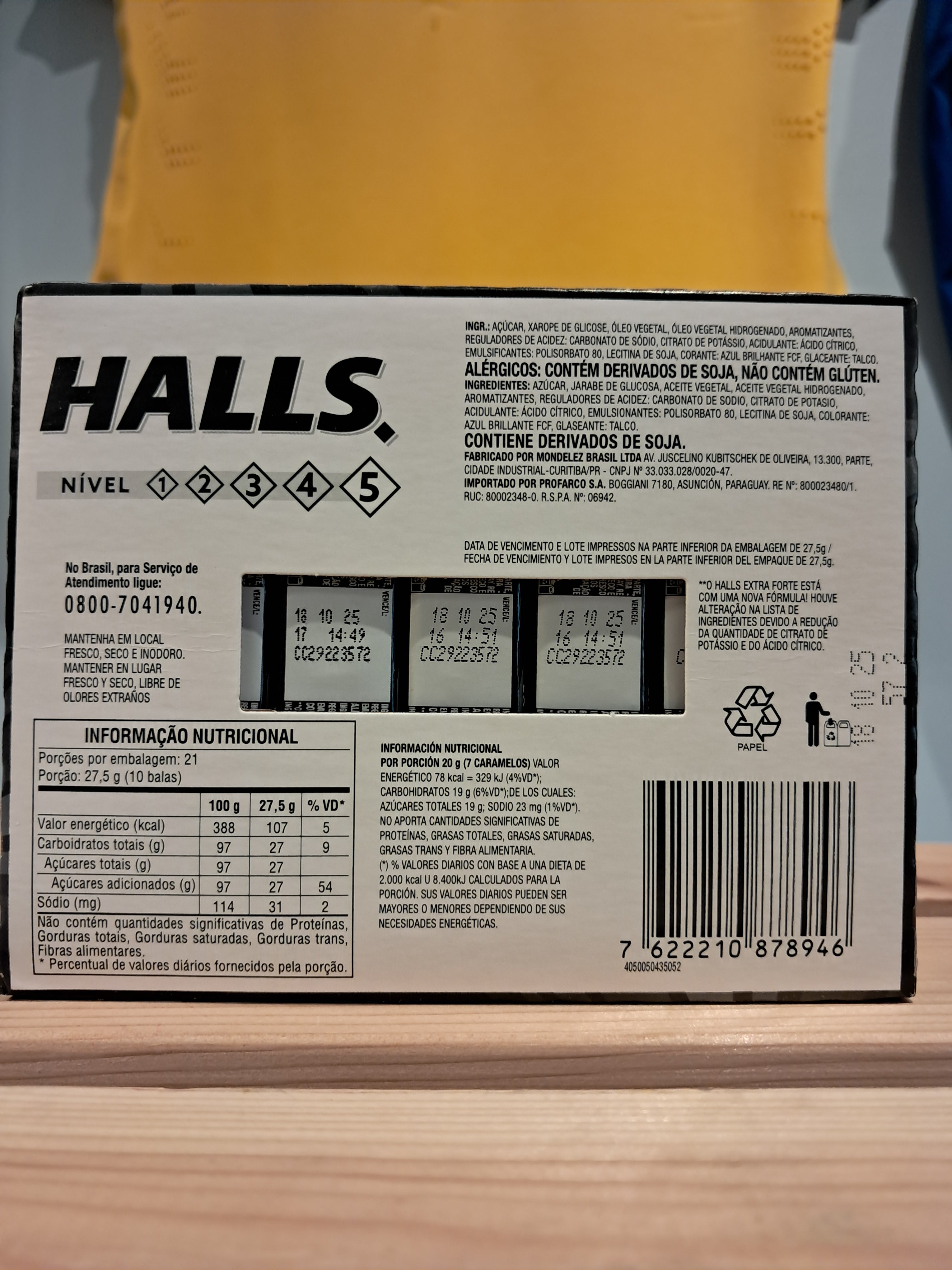 HALLS bonbons Noir -( Bala extra forte ) - HALLS - 28g