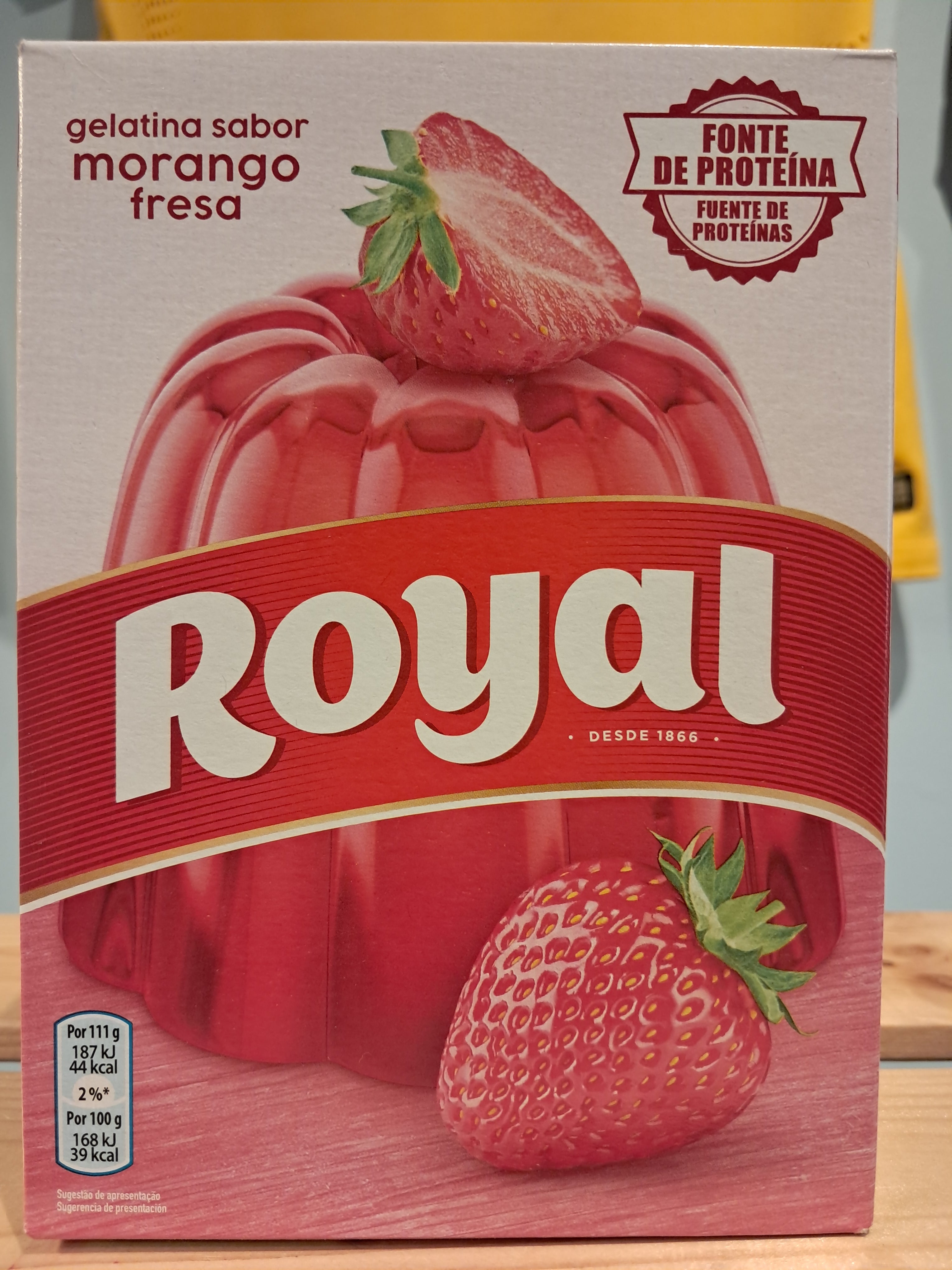 Strawberry Flavor Powdered Gelatin - ROYAL - 114g - Pack with 2 sachets